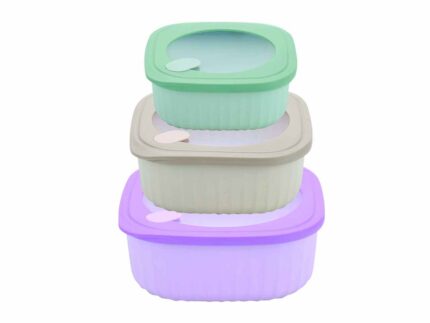 Contenitori con coperchi in colori assortiti, forme quadrate